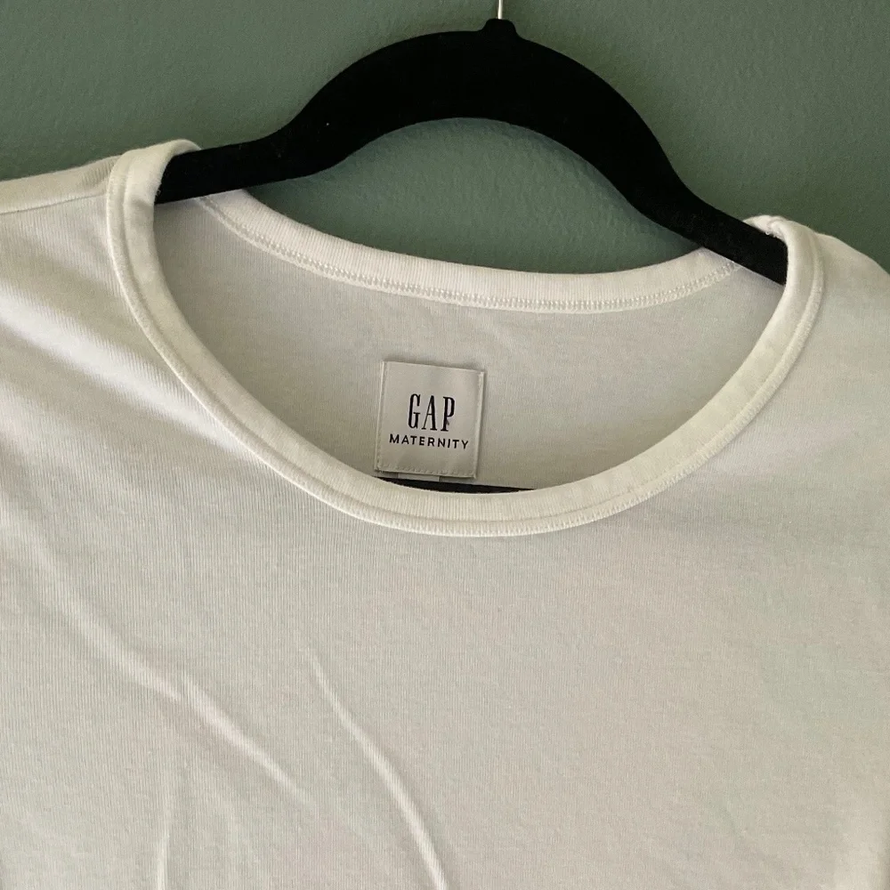 PERFECT white maternity tshirt / Gap / Small - Picture 2 of 7